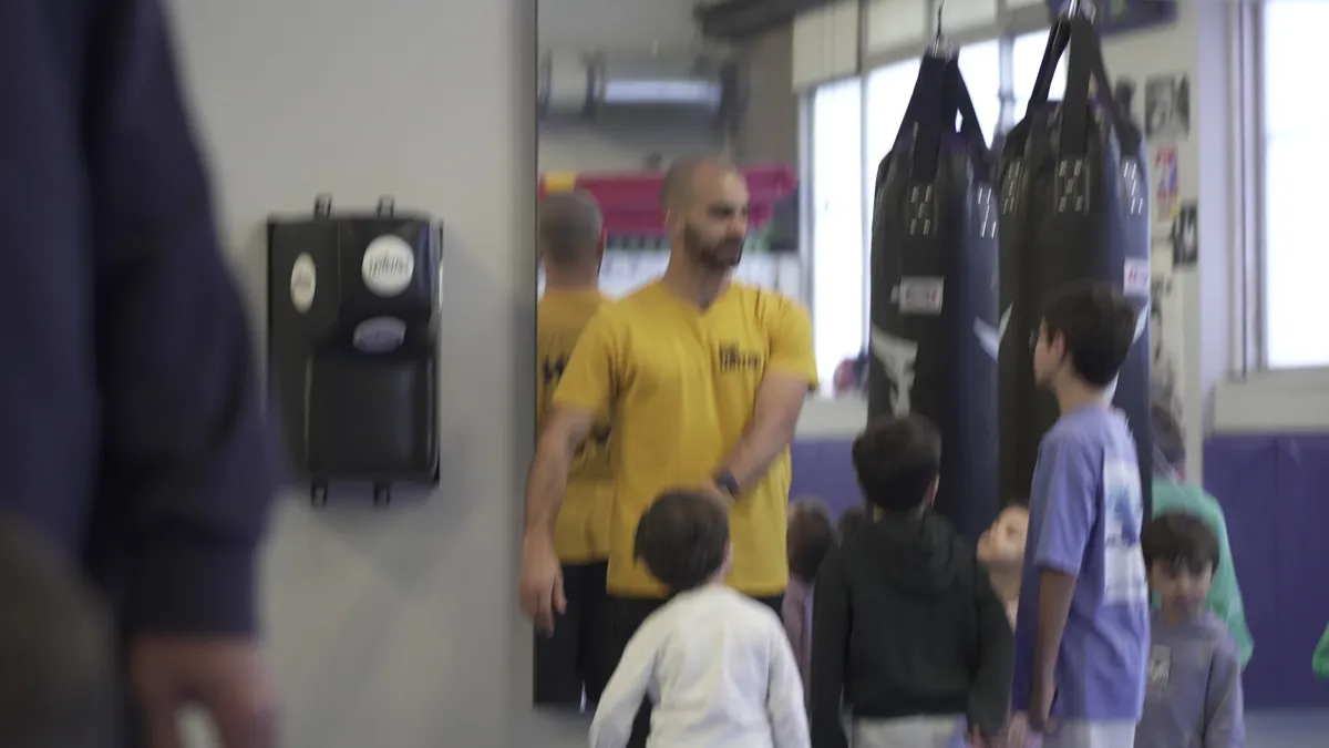 Percurso de obstáculos com barreiras de agilidade